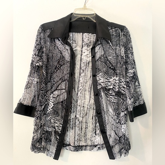 Drapers & Damons Two-Piece Set Top and Matching Cardigan - Picture 4 of 8